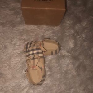 Burberry sandals baby 19 Europe (4 us)